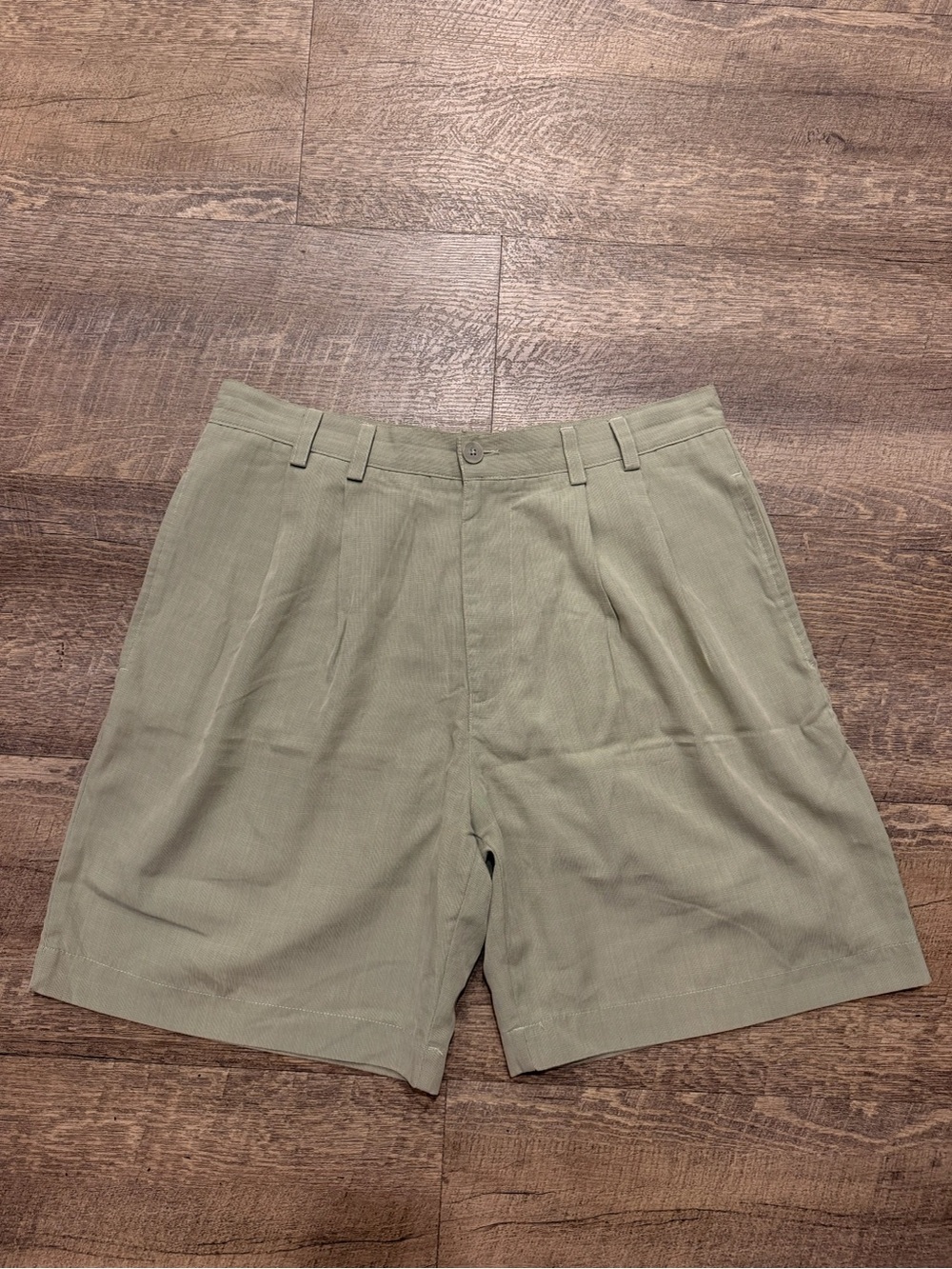 Casual Classics Lord & Taylor Sage Green Pleated Shorts Men’s 34